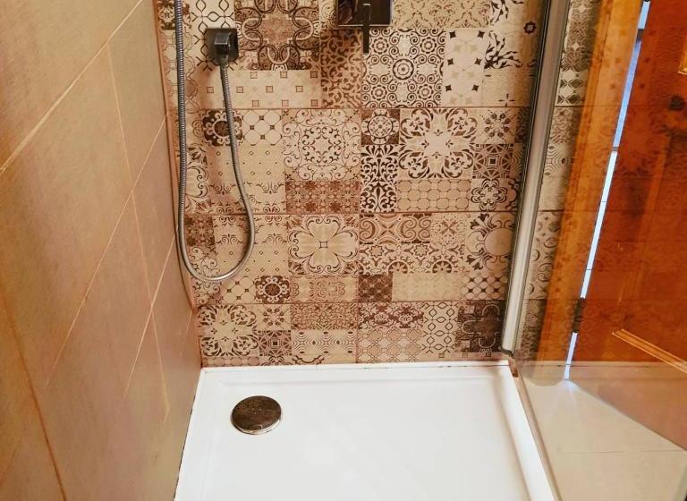 تختخواب و صبحانه Sunshine Court