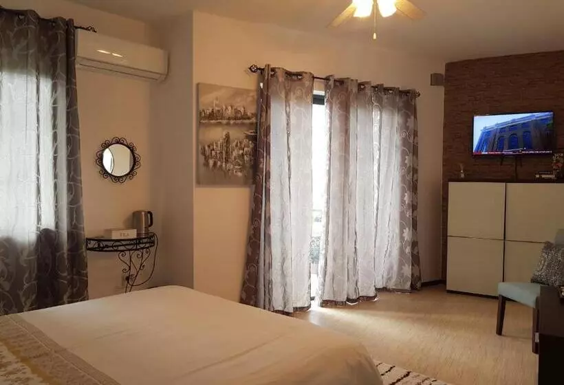 تختخواب و صبحانه Sunshine Court