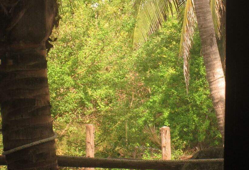 هتل Marbella Eco Lodge