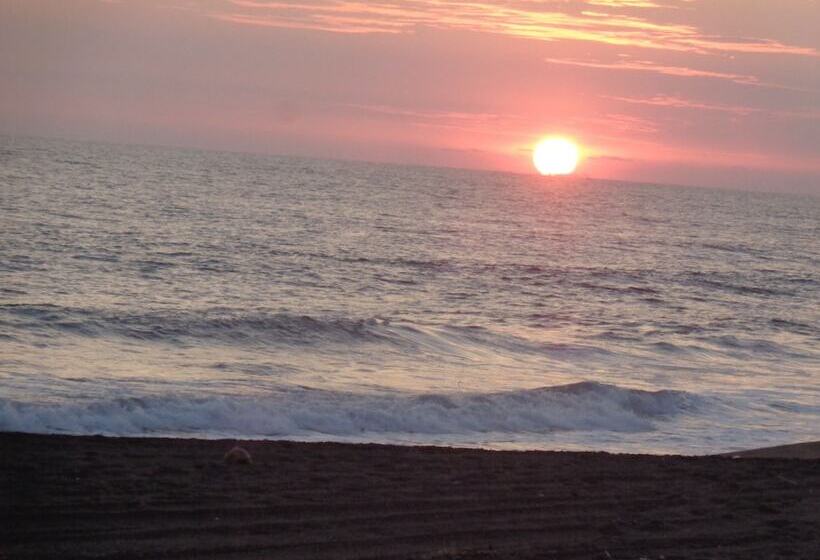 هتل Marbella Eco Lodge