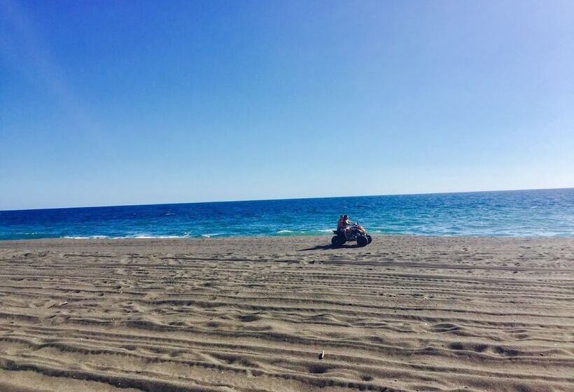 هتل Marbella Eco Lodge