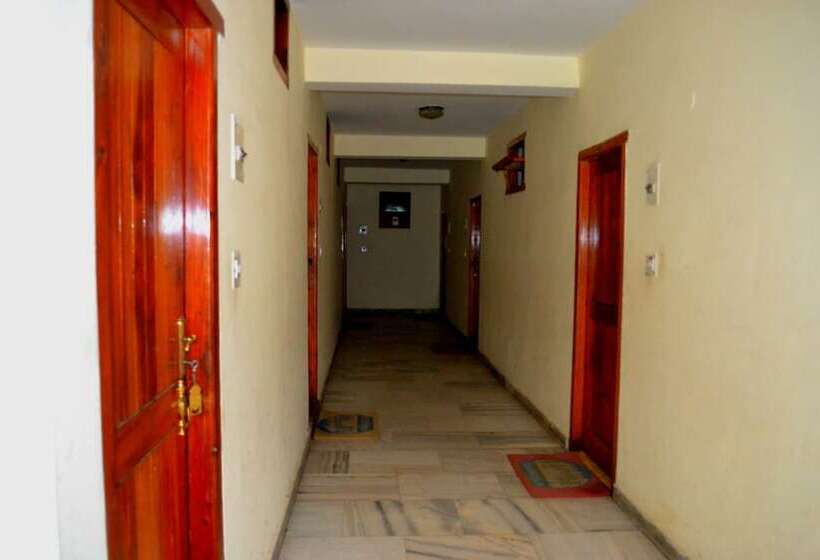 Fabhotel Shandela Near Mall Road