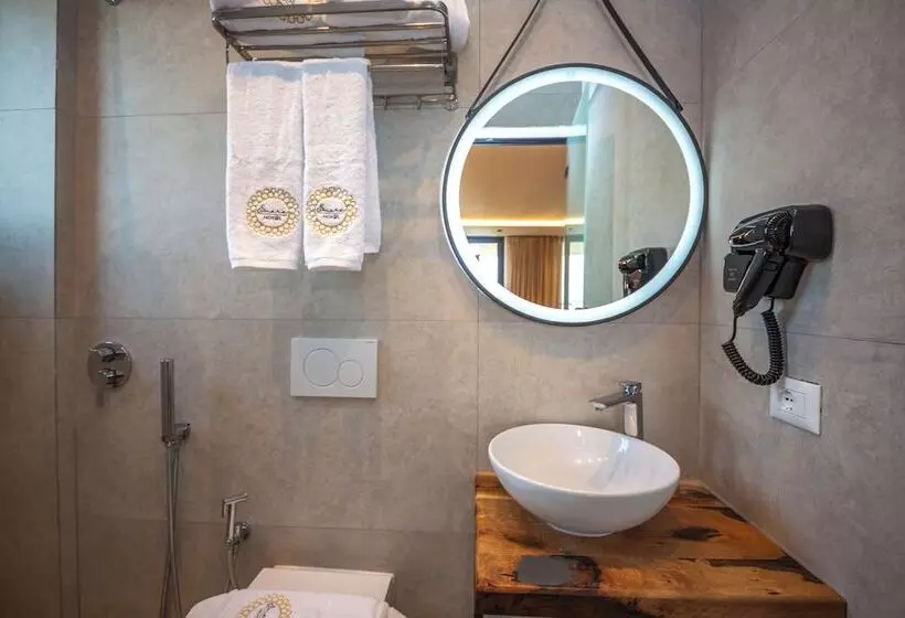 ホテル Emara Boutique