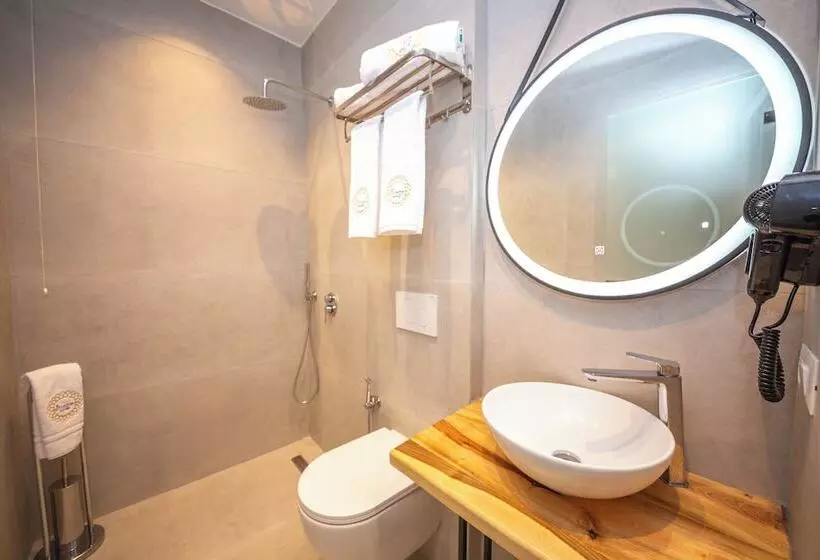 ホテル Emara Boutique