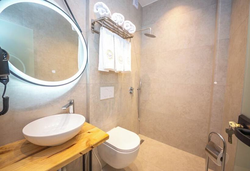 هتل Emara Boutique