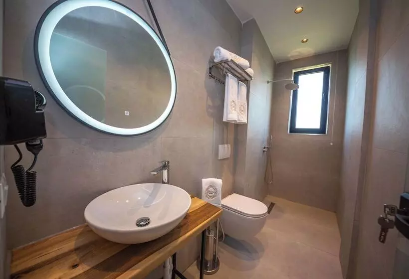 ホテル Emara Boutique