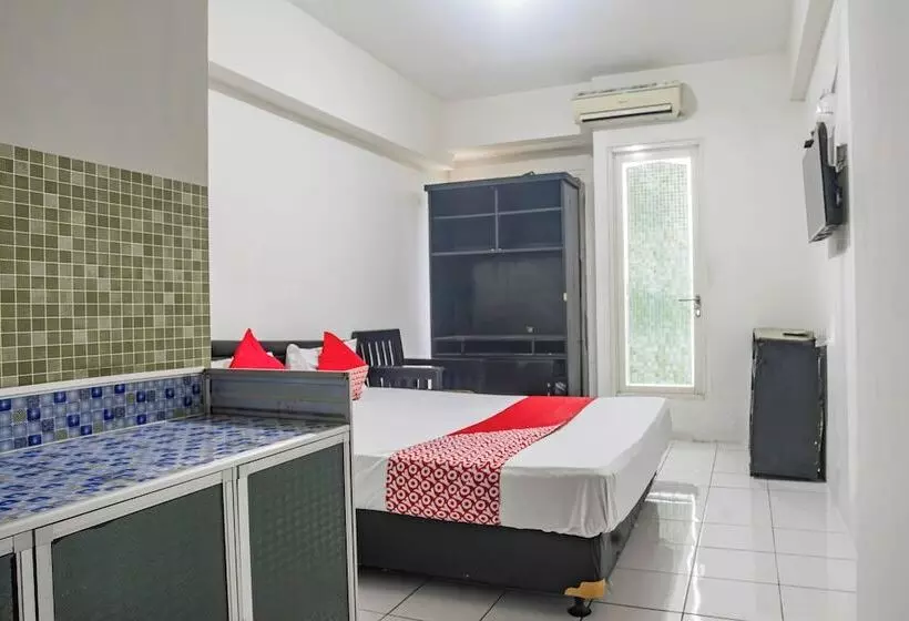 Hotelli Oyo 94083 Apartemen Podomoro Golf View Victory Rooms