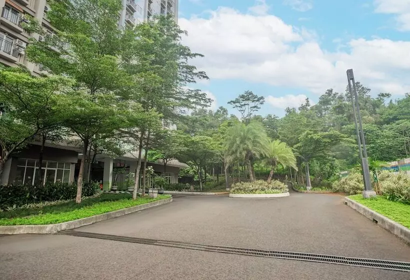 Hotelli Oyo 94083 Apartemen Podomoro Golf View Victory Rooms