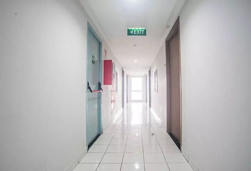 Hotelli Oyo 94083 Apartemen Podomoro Golf View Victory Rooms