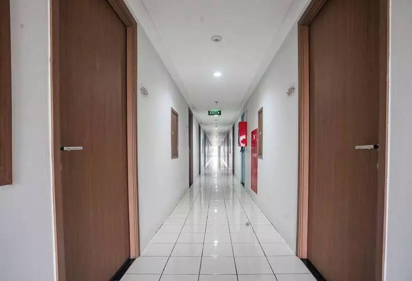 Hotelli Oyo 94083 Apartemen Podomoro Golf View Victory Rooms