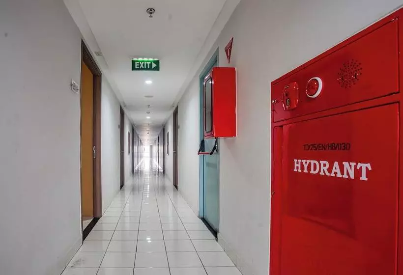 Hotelli Oyo 94083 Apartemen Podomoro Golf View Victory Rooms