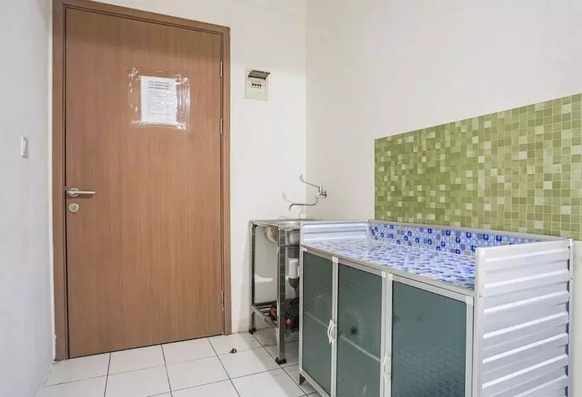 Hotelli Oyo 94083 Apartemen Podomoro Golf View Victory Rooms