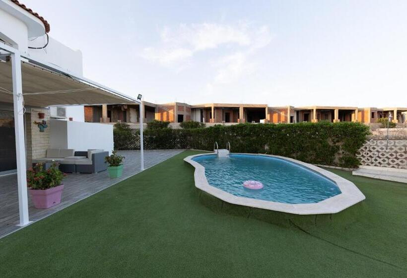 تختخواب و صبحانه Aden Beach   Sea View Room With Beach Access In Villa