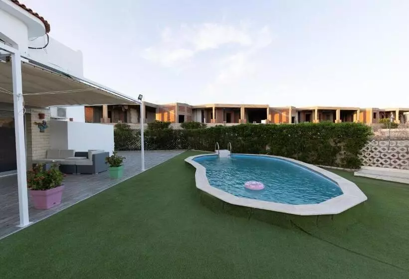 تختخواب و صبحانه Aden Beach   Sea View Room With Beach Access In Villa