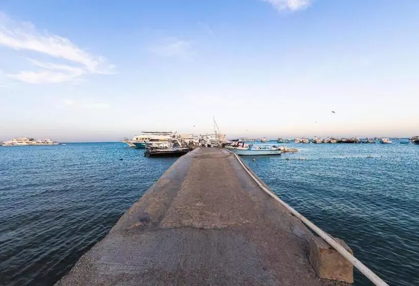 تختخواب و صبحانه Aden Beach   Sea View Room With Beach Access In Villa