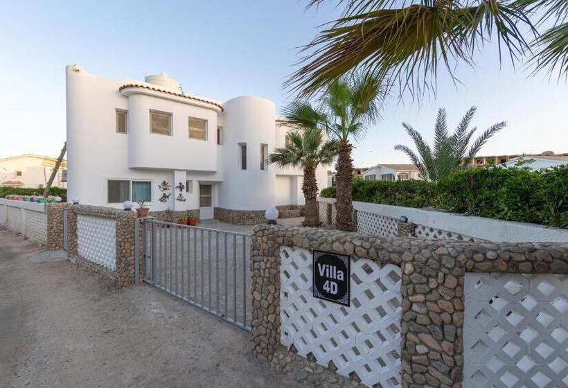 تختخواب و صبحانه Aden Beach   Sea View Room With Beach Access In Villa