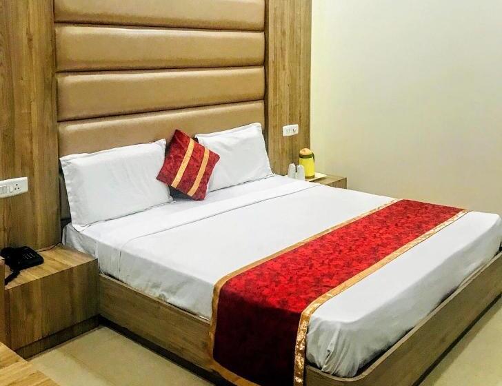 هتل Shree Sai Basera