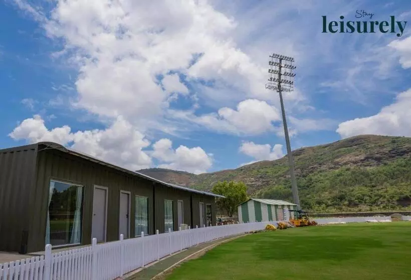 ホテル Stay Leisurely   Pavilion By The Hills, Lonavala   Stadium View Rooms