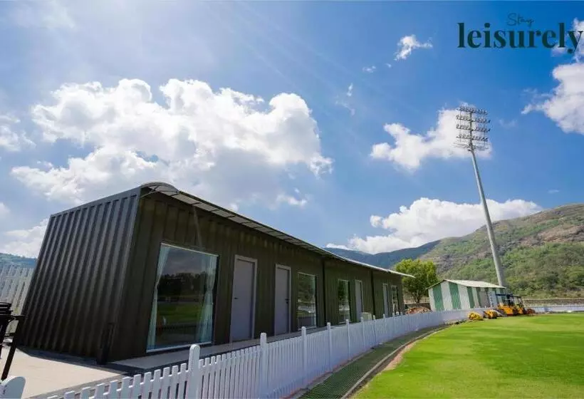 ホテル Stay Leisurely   Pavilion By The Hills, Lonavala   Stadium View Rooms