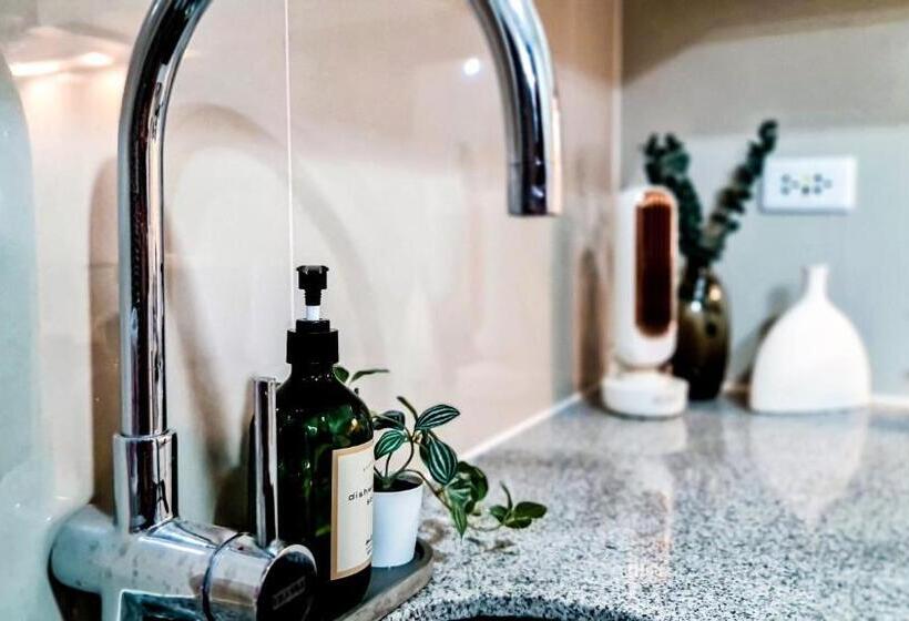 Luxestaysmnl Parisian Charm 1br Suite Pool Gym 400mbps Wifi Netflix Amazing City View