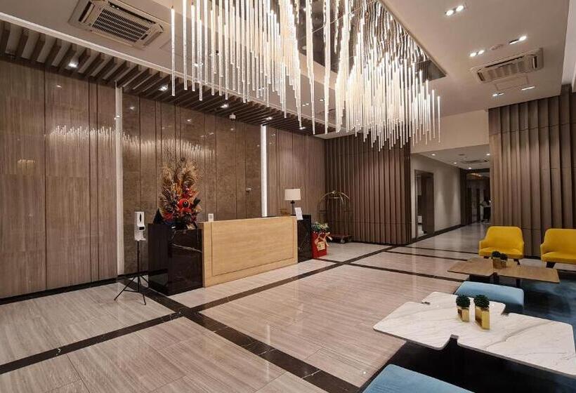 Luxestaysmnl Parisian Charm 1br Suite Pool Gym 400mbps Wifi Netflix Amazing City View