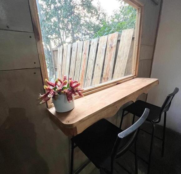 هاستل Eb5 Escape