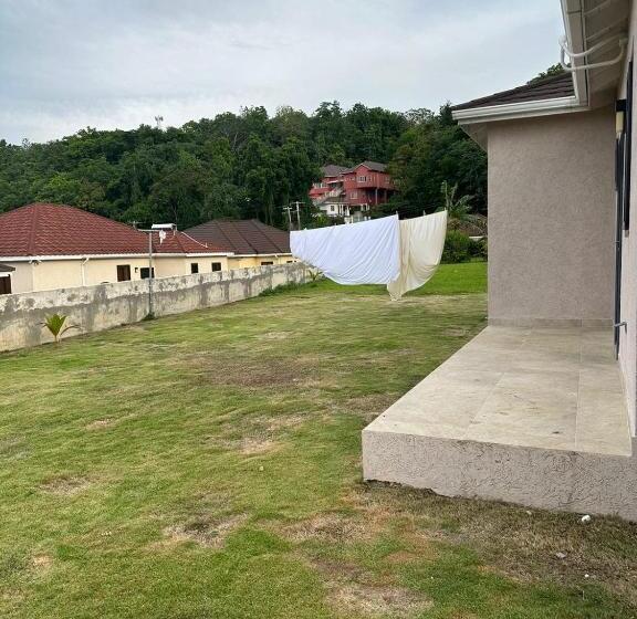 تختخواب و صبحانه Chateau Charme