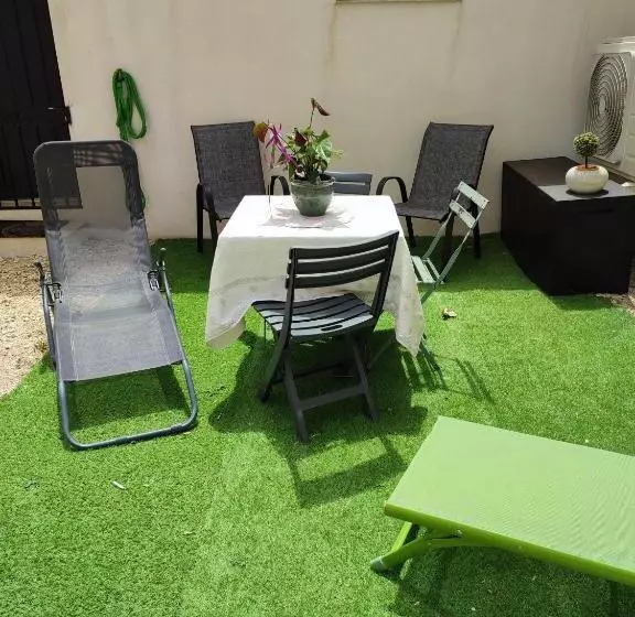 ベッドアンドブレックファースト Chez Brigitte Chambre D Hôte Avec Cour Privative,piscine