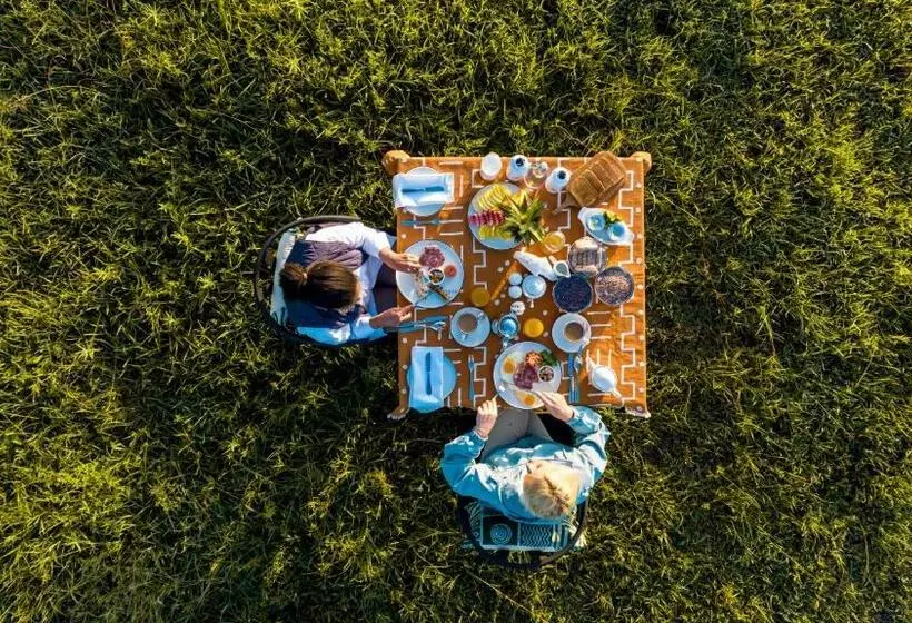 Hotelli Escarpment Serengeti Luxury Camp