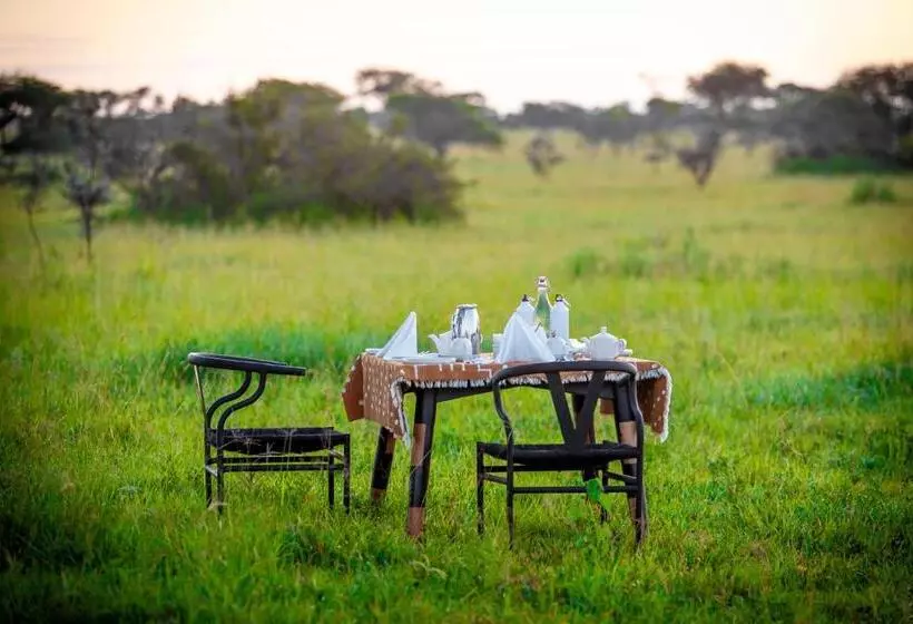 Hotelli Escarpment Serengeti Luxury Camp