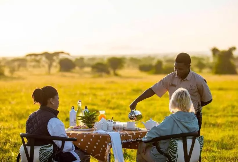 Hotelli Escarpment Serengeti Luxury Camp