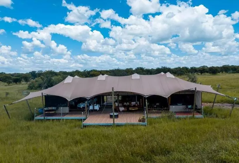 Hotelli Escarpment Serengeti Luxury Camp