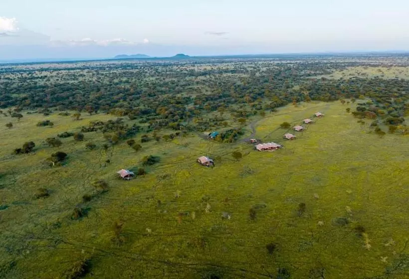 Hotelli Escarpment Serengeti Luxury Camp