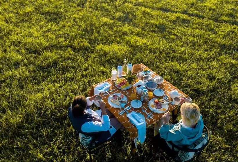 Hotelli Escarpment Serengeti Luxury Camp