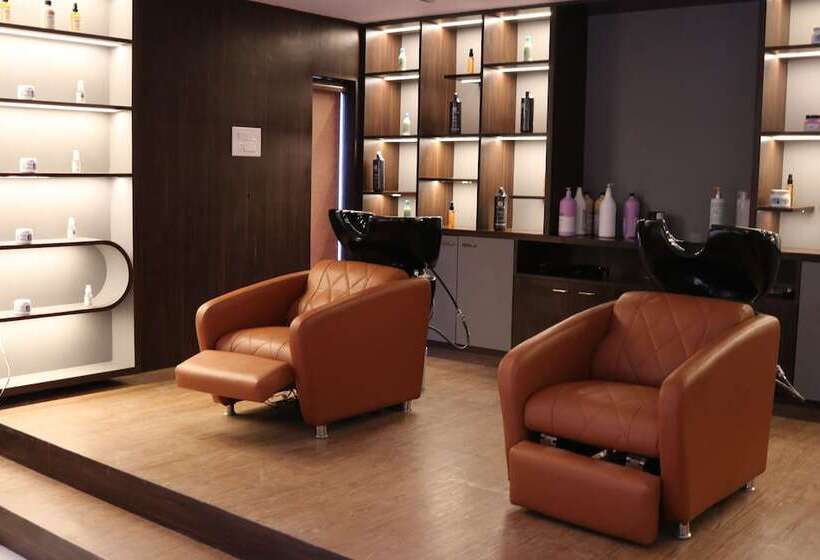 Hotel Gulmohar Royals