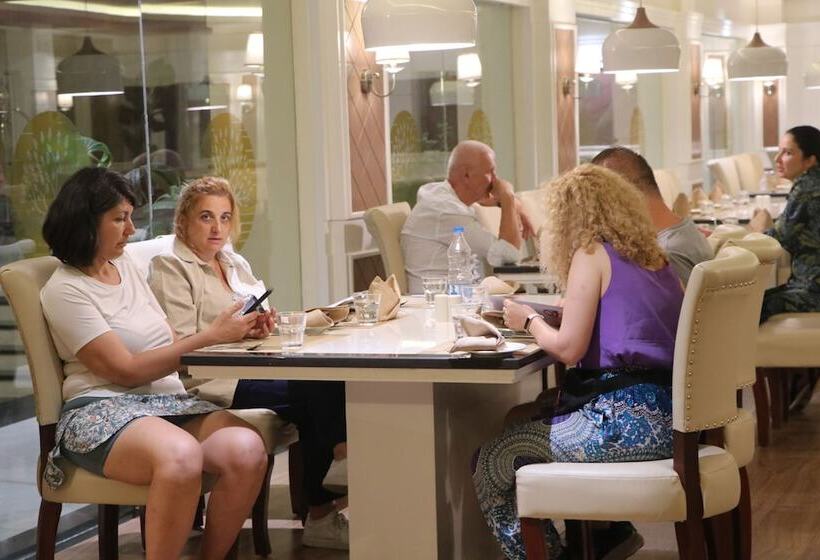 Hotel Gulmohar Royals