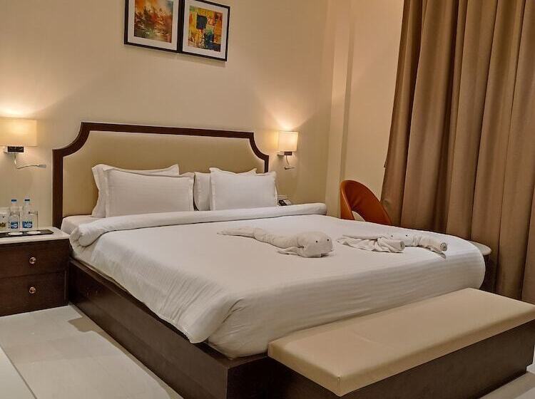 Hotel Gulmohar Royals