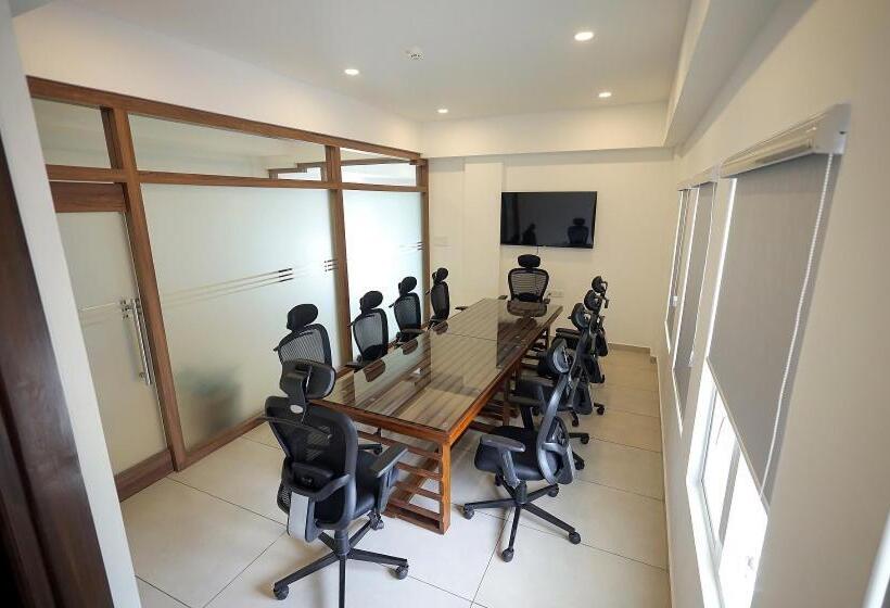 Hotel Perumatty Residency