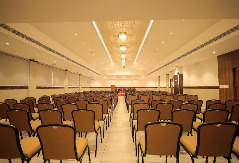 Hotel Perumatty Residency