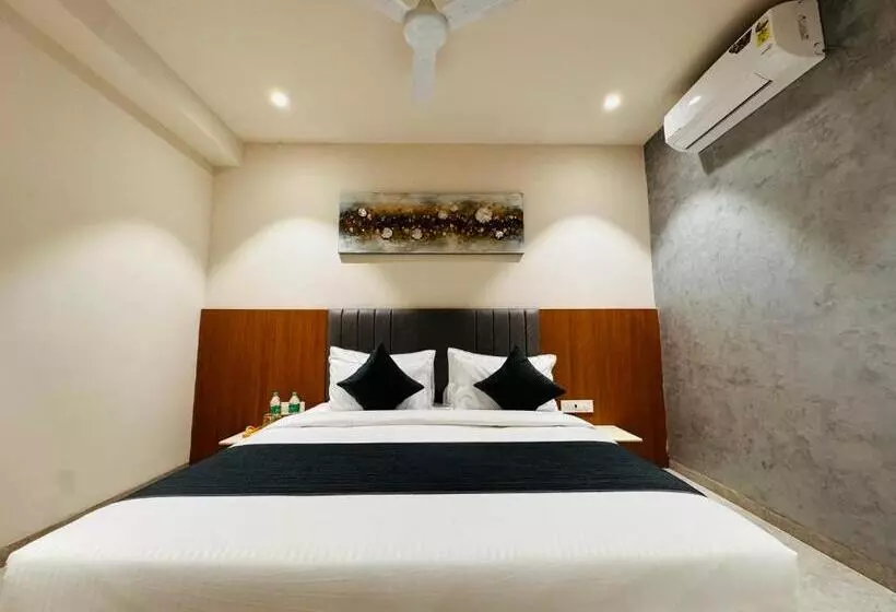 ホテル Rudhav Palace