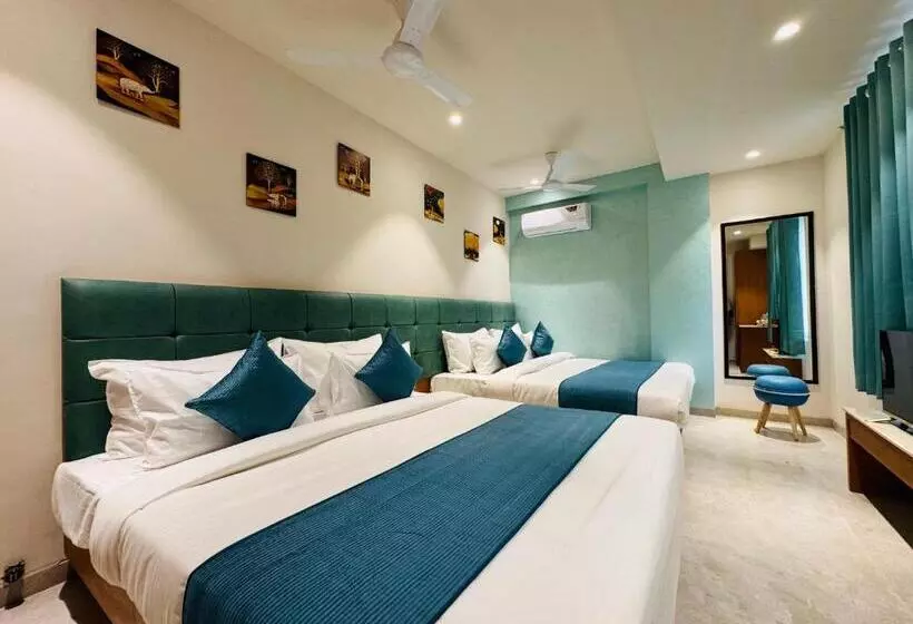 ホテル Rudhav Palace