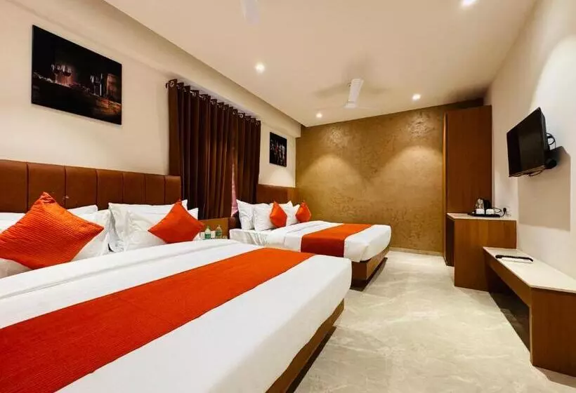 ホテル Rudhav Palace