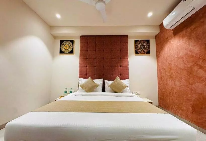ホテル Rudhav Palace