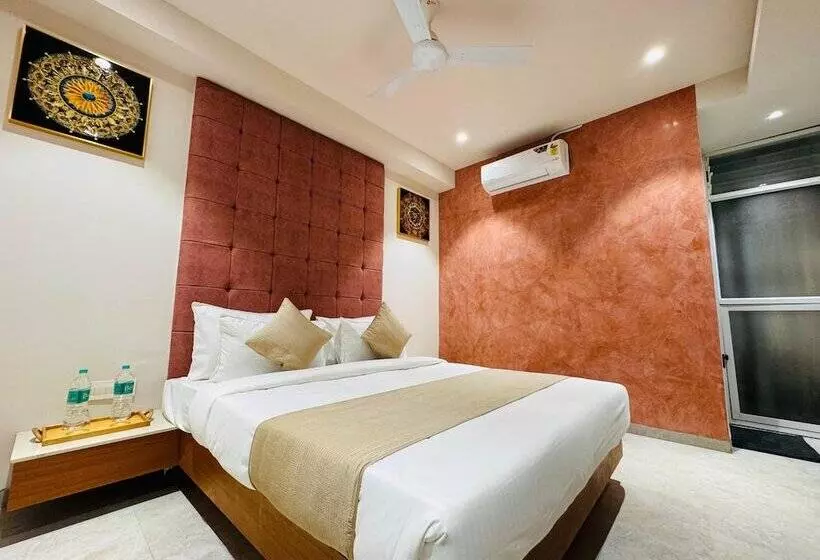 ホテル Rudhav Palace