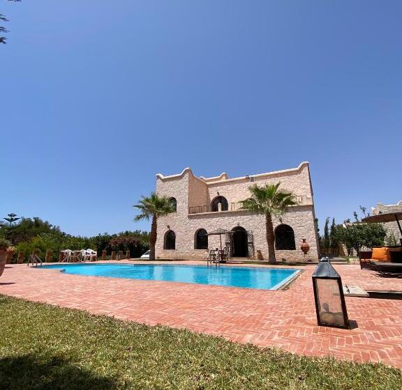 Отель Villa Apollonia   Blissful Garden Paradise With Pool Nestled In Nature