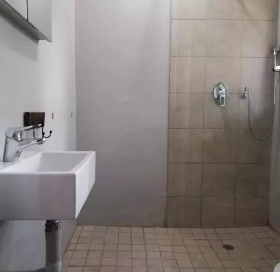 Majatalo Esibayeni Guesthouse