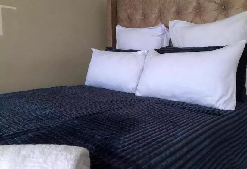 Majatalo Esibayeni Guesthouse