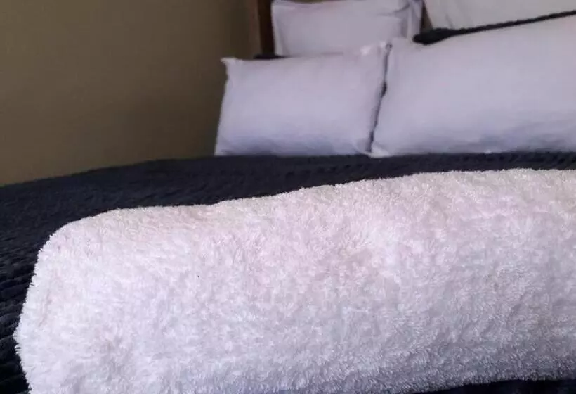 Majatalo Esibayeni Guesthouse