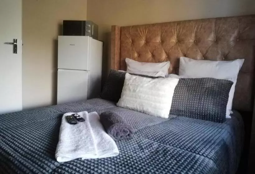 Majatalo Esibayeni Guesthouse