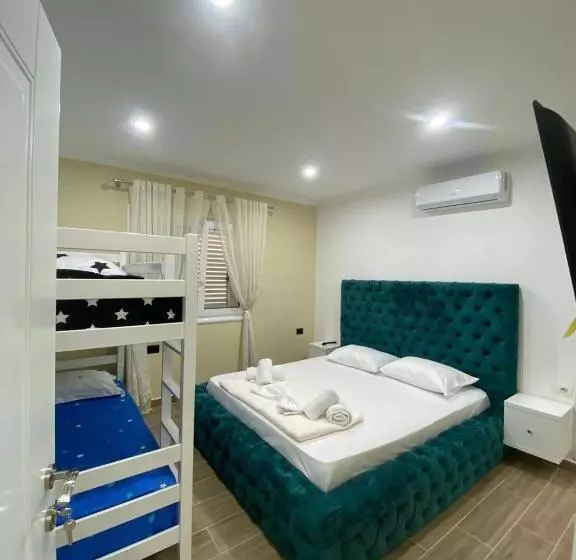 ペンション Nina Guest House